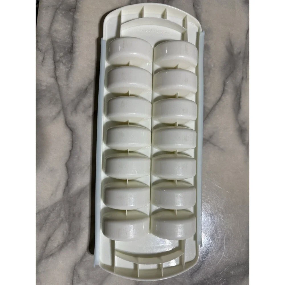OXO Covered Ice Cube Tray with Lid 13